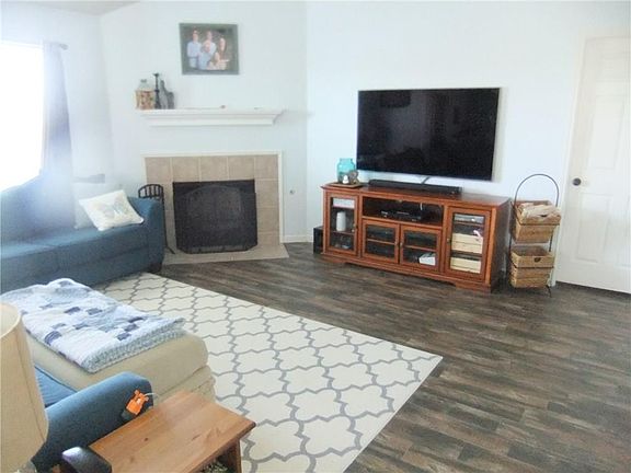 4th image of 11521 Lauren Way