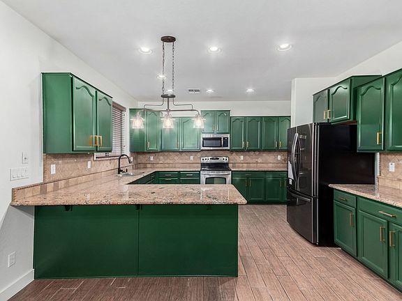 3rd image of 30519 N Gunderson Dr