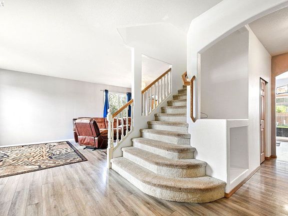 5th image of 16605 NE 66th Way