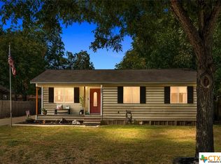 509 S Frio St, Lockhart, TX 78644