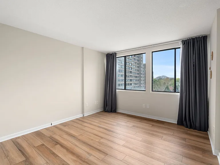 250 Hammond Pond Pkwy #609N — Photo 17