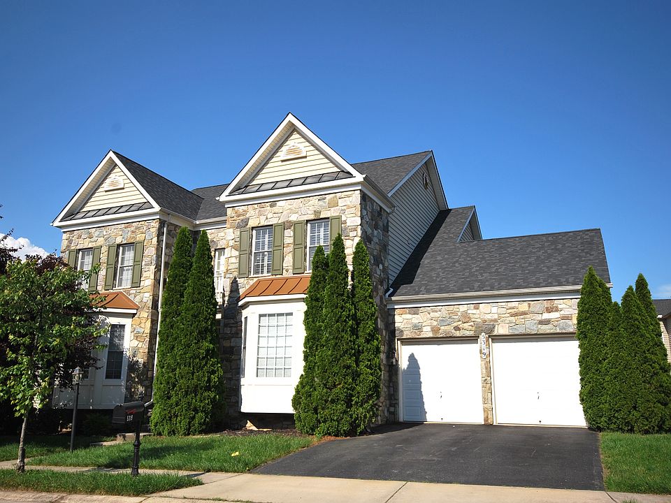 Beautiful colonial with attached garage