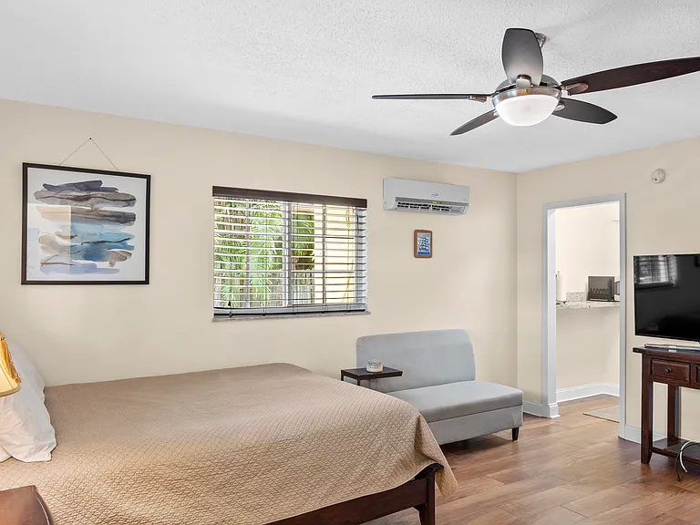 803 NE 2nd Ave #STUDIO — Photo 3