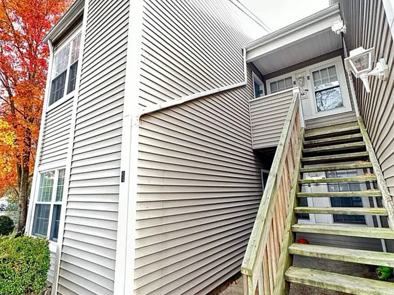 7 Chesapeake Dr #7 — Photo 7