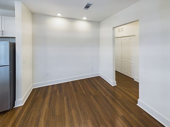 3rd image of 325 Quinn Ln #20-102
