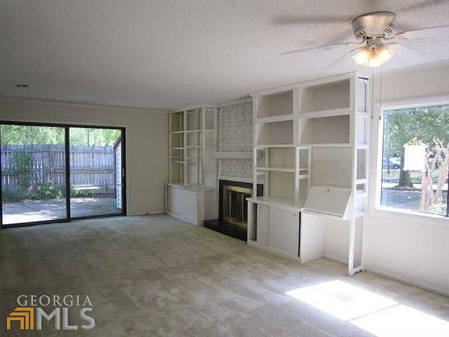 1st image of 1040 Country Ct