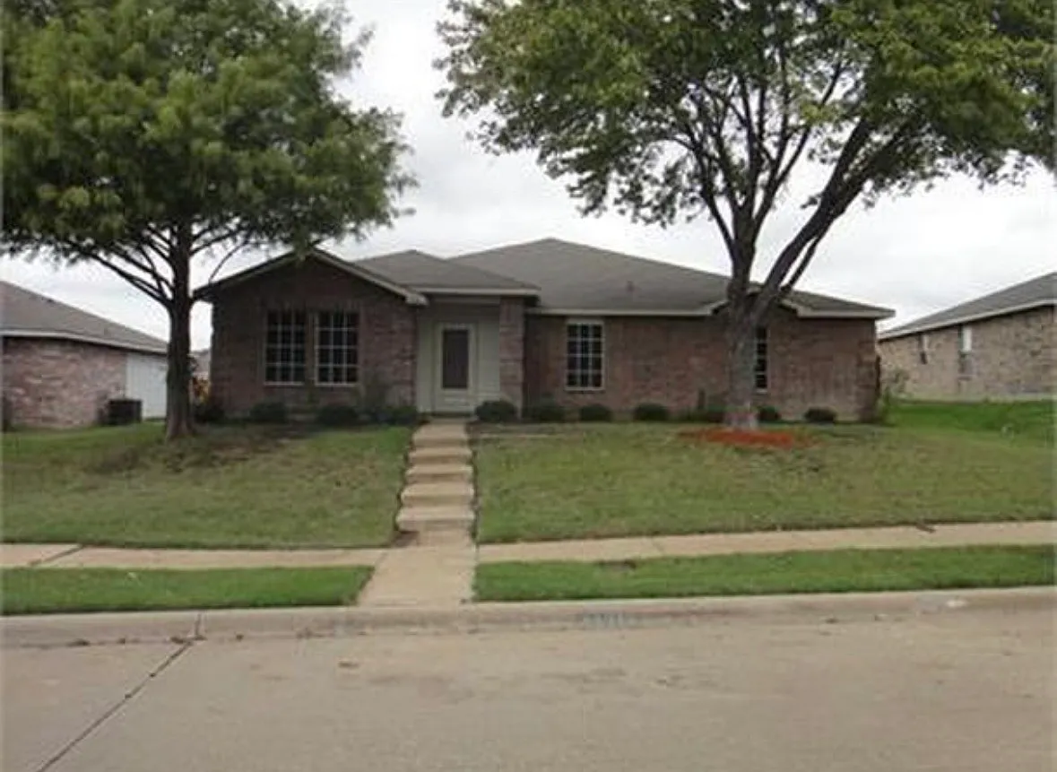 3 bed, 1940 sqft, $2,050 — Photo 1