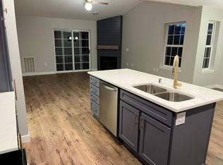 212 Parador Pl, Cottage Grove, WI 53527