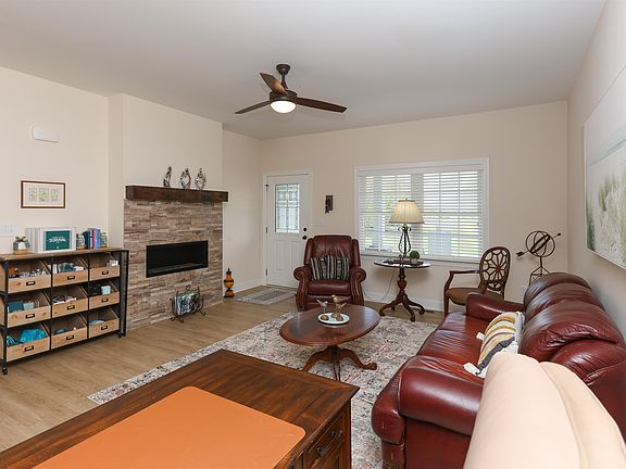 5th image of 103 Whispering Oaks Dr