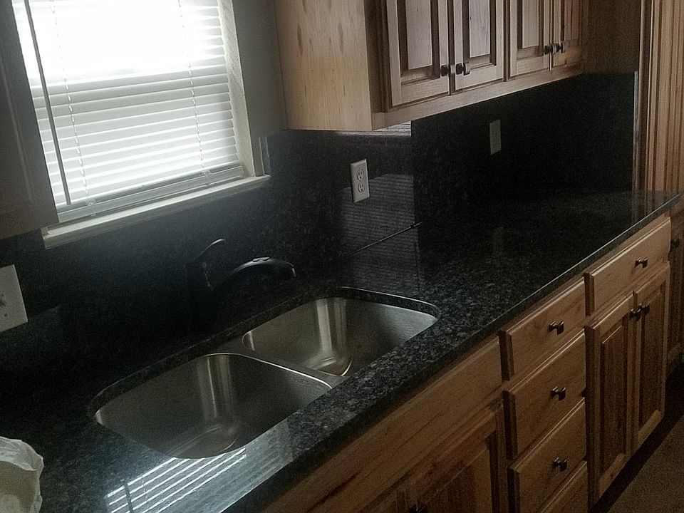 1st image of 1011 E Oak St