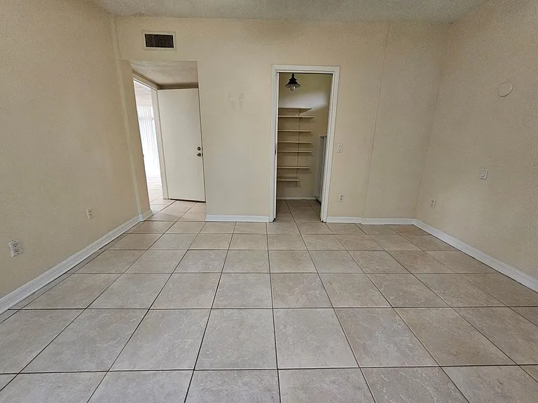 2818 SW 2nd Ave — Photo 63