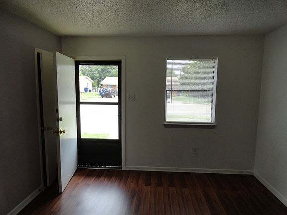 2nd image of 301-A Bonnie Ln