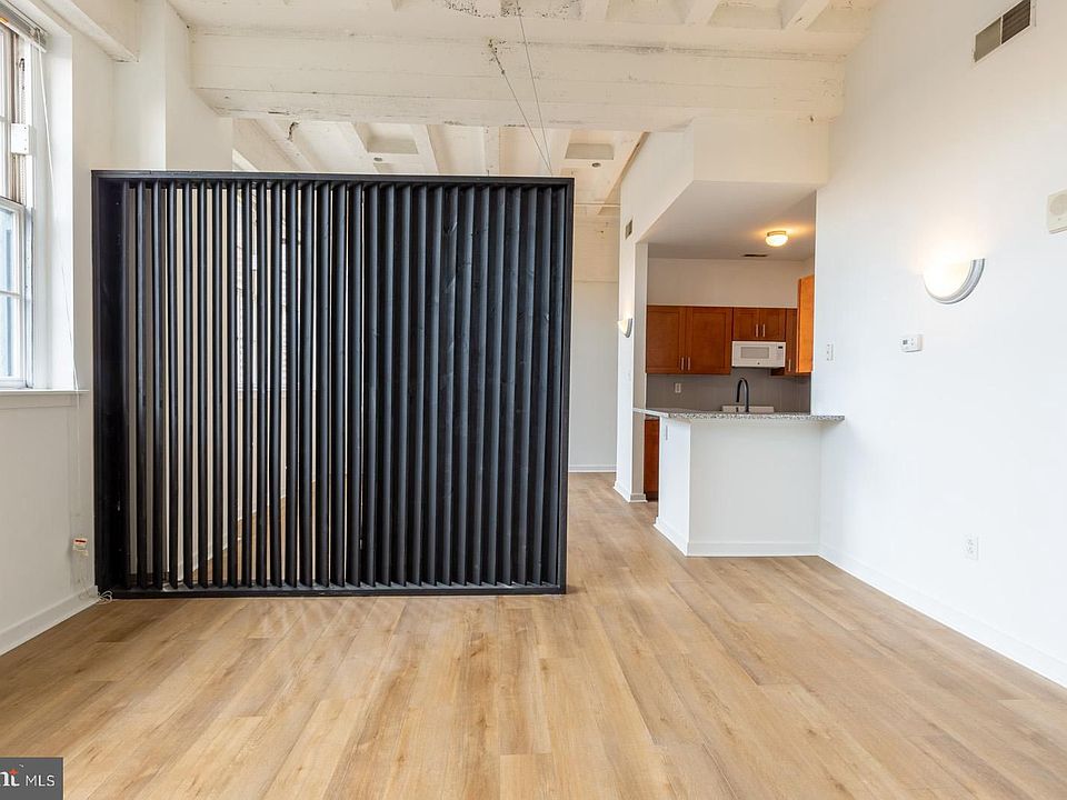 1st image of 109 W Wildey St #110