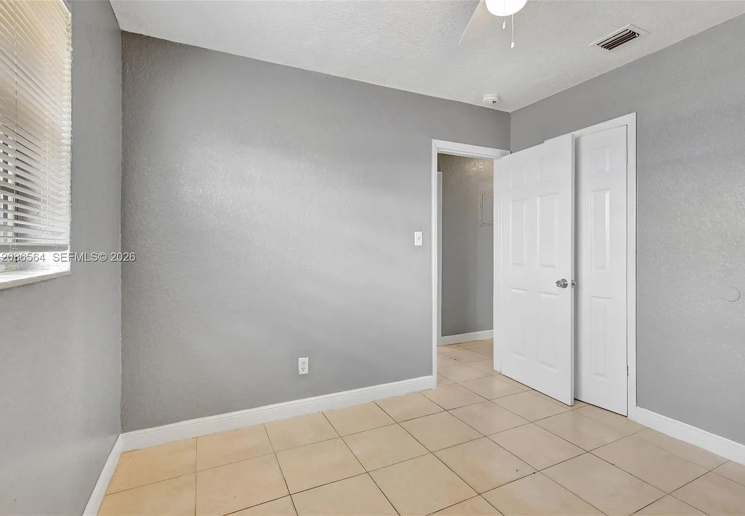 2 bed, 1.0 bath, 2399 sqft, $1,750 — Photo 2