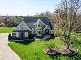 W289N3661 Huntsman Ct, Pewaukee, WI 53072