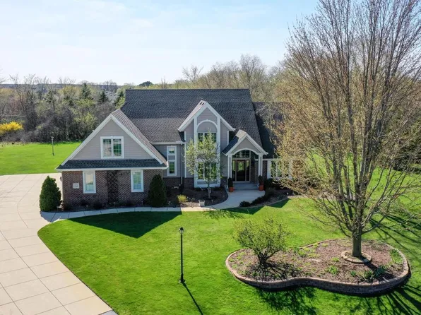 W289N3661 Huntsman COURT, Pewaukee, WI 53072