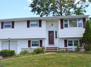 9 Lonanbe Dr, Middlesex, NJ 08846