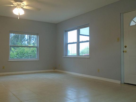 Family Room - Bright & Airy