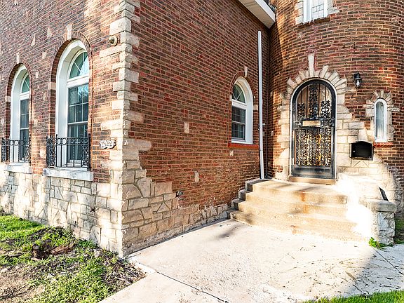3rd image of 7439 S Oglesby Ave