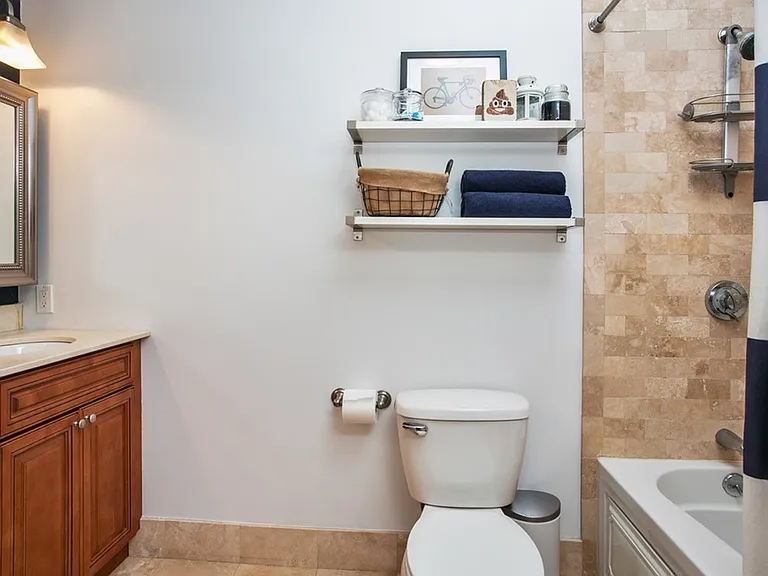 703 E 4th St #3 — Photo 8