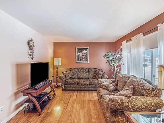 3rd image of 2082 Hardwood Cir