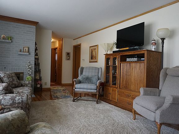 3rd image of 27 S Crescent Dr