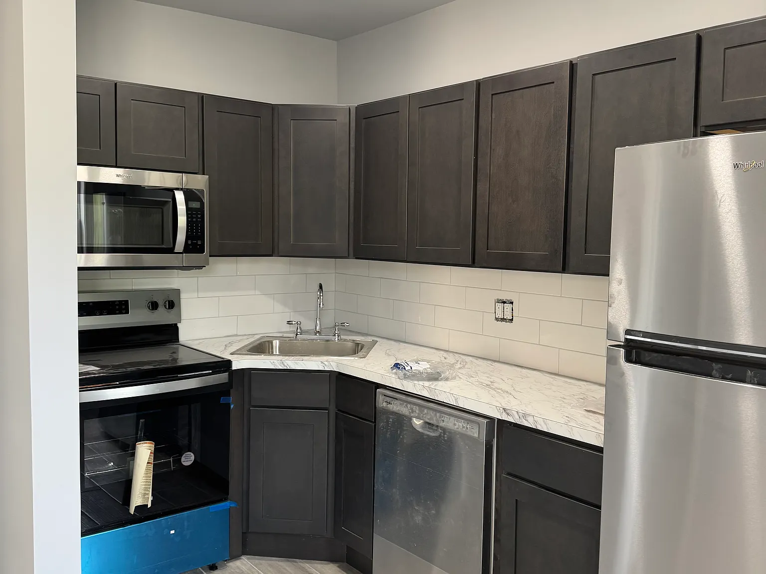 Kings Manor Apartments — Photo 4