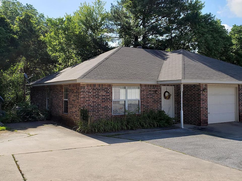 1st image of 524 S Dockery Ln