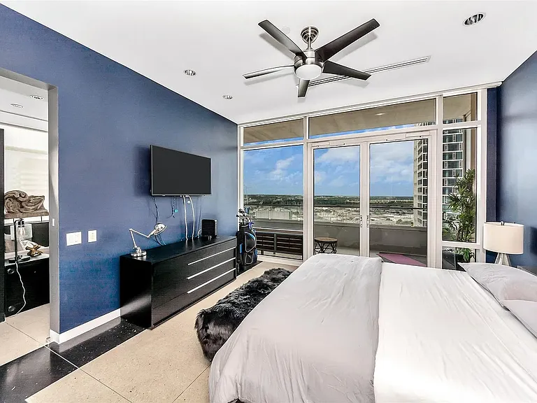 2430 Victory Park Ln #1802 — Photo 14