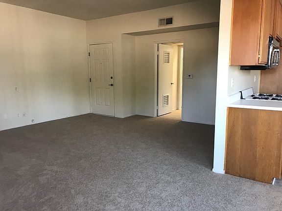 4th image of 4539 Colbath Ave #201