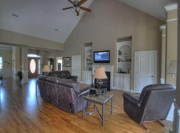 3rd image of 605 Regent Park Dr