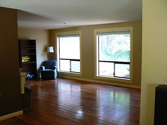 5th image of 10729 142nd St NE