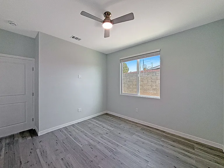 1056 N Lincoln St — Photo 20