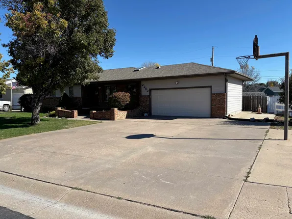 2202 Felten Dr, Hays, KS 67601