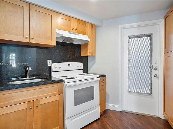 4th image of 1651 NE Miami Gardens Dr APT 102