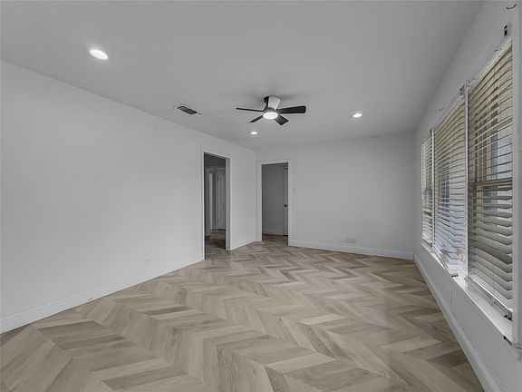 3rd image of 219 W Taylor St
