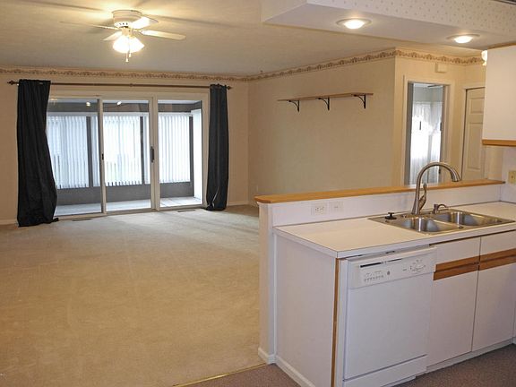 4th image of 4821 Weston Ave