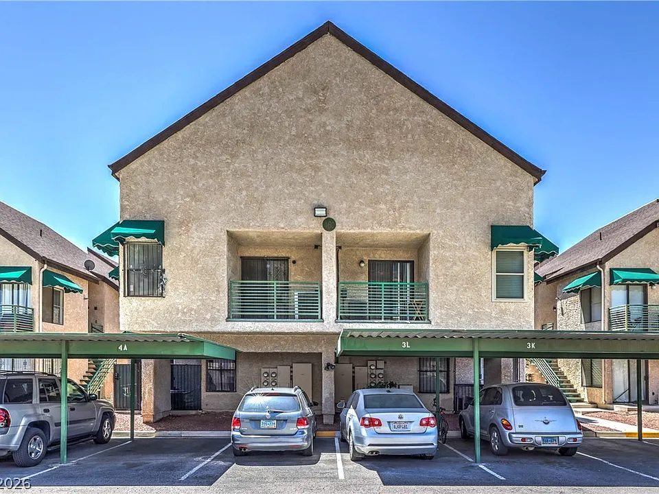 460 Elm Dr #204