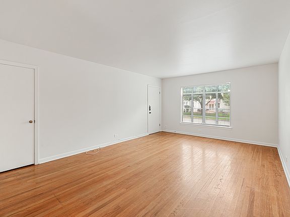 4th image of 417 W Gramercy Pl APT 2