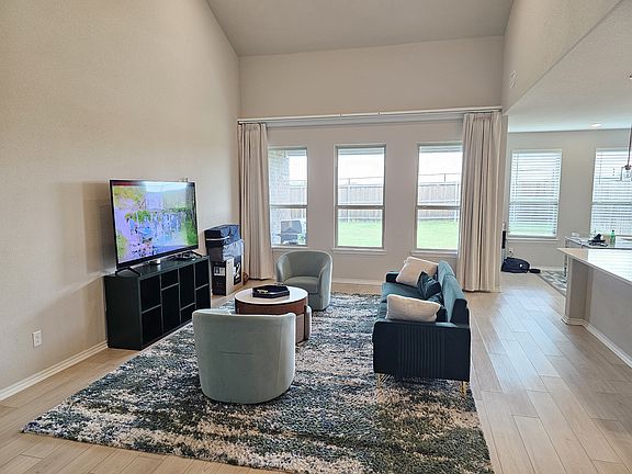 3rd image of 705 McAdoo Dr