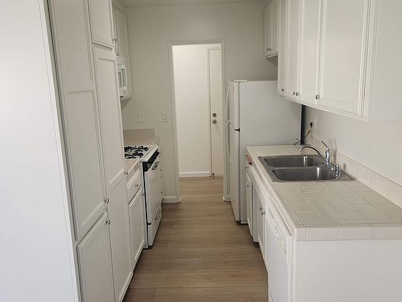 3rd image of 1650 Federal Ave APT 206