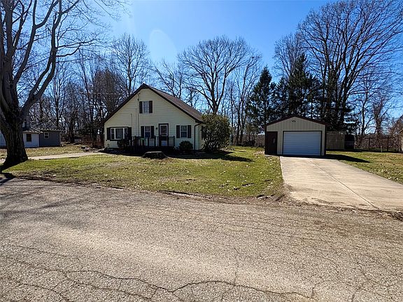 4th image of 10227 Elm St