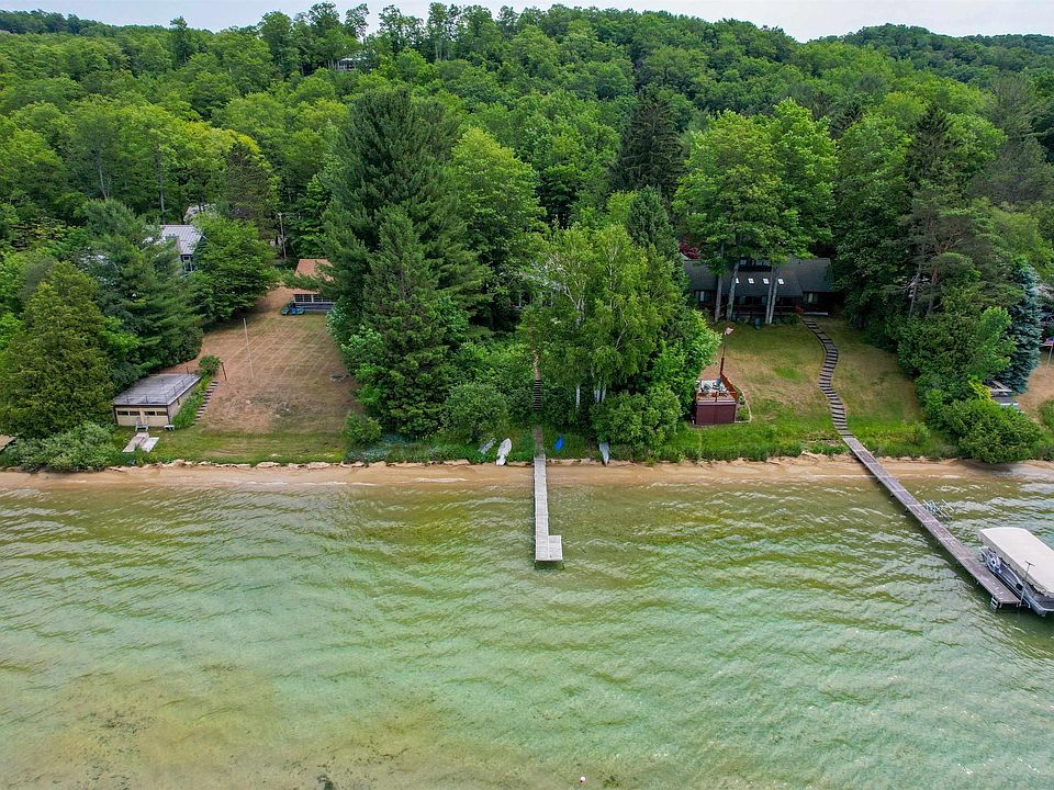 8922 S Dunns Farm Rd, Maple City, MI 49664 | Zillow