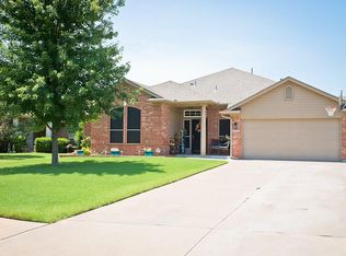 715 Hedgewood Dr, Moore, OK 73160
