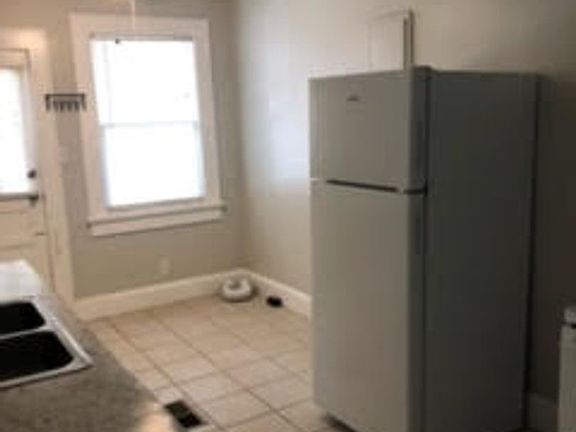 3rd image of 660 Ockley Dr APT 5