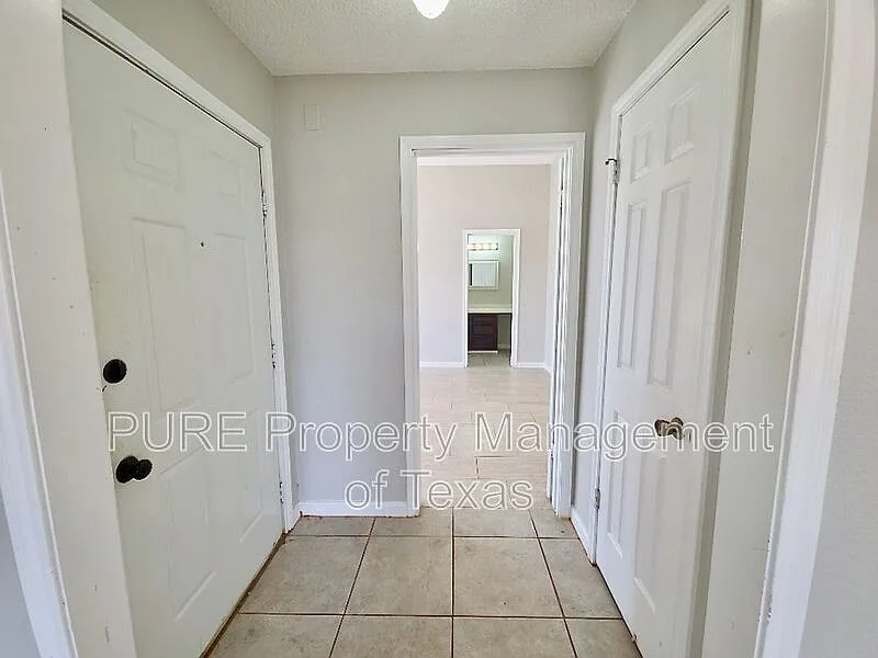 3 bed, 2.0 bath, 1353 sqft, $1,775 — Photo 3