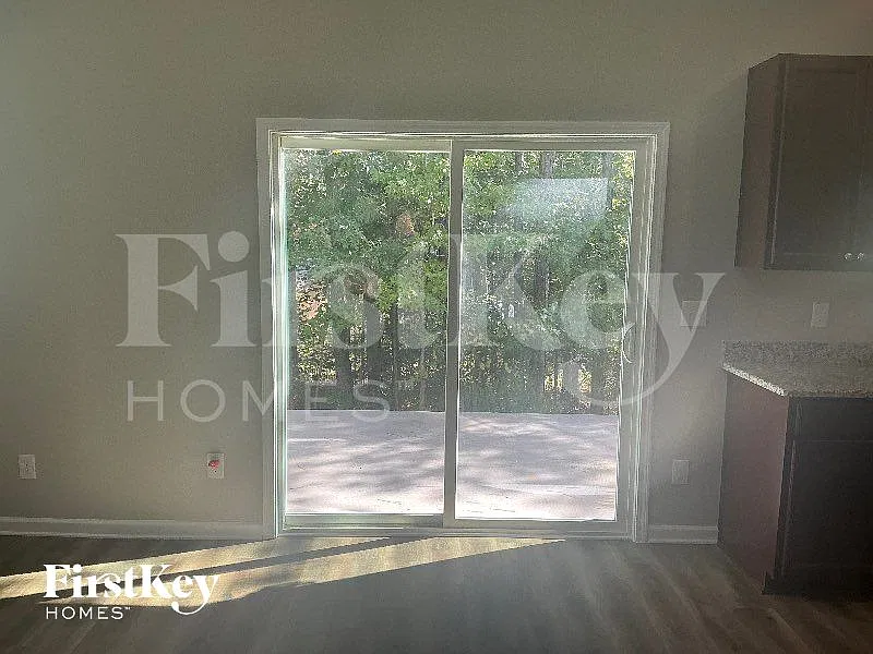 4 bed, 2.5 bath, 2236 sqft, $2,395 — Photo 4