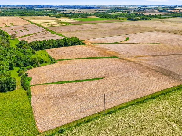 180th St #2, Muscatine, IA 52761