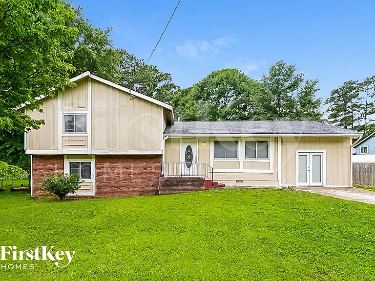 9075 Gatewood Dr — Photo 1