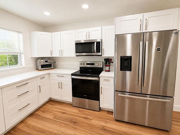 2nd image of 5424 Lakefront Boulevard #D